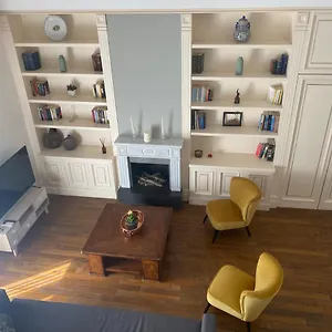 Appartamento “la Pinta” Elegante Al Vomero, Napoli